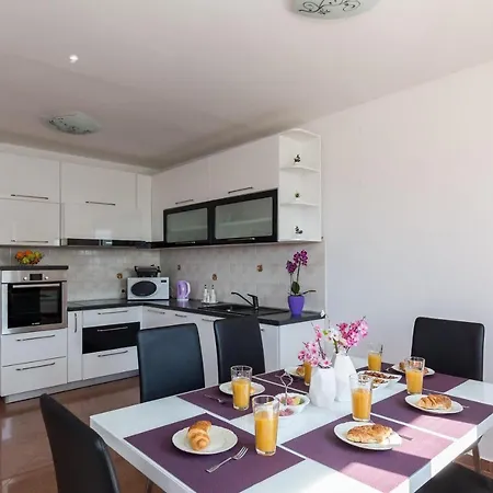 Apartment Supetar - Three Bedroom With Terrace And Partial Sea View *