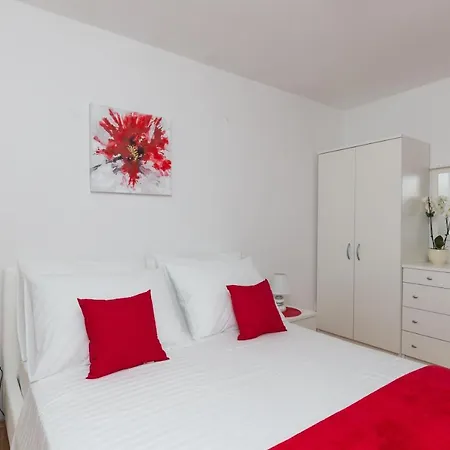 Supetar - Three Bedroom With Terrace And Partial Sea View