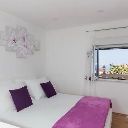 Apartment Supetar - Three Bedroom With Terrace And Partial Sea View