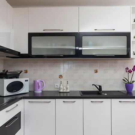 Supetar - Three Bedroom With Terrace And Partial Sea View Apartment Cavtat
