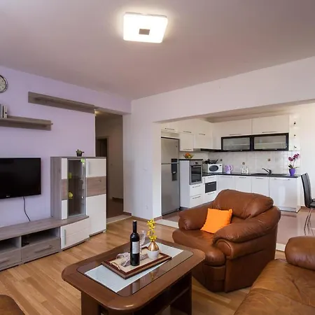 Supetar - Three Bedroom With Terrace And Partial Sea View Apartment *