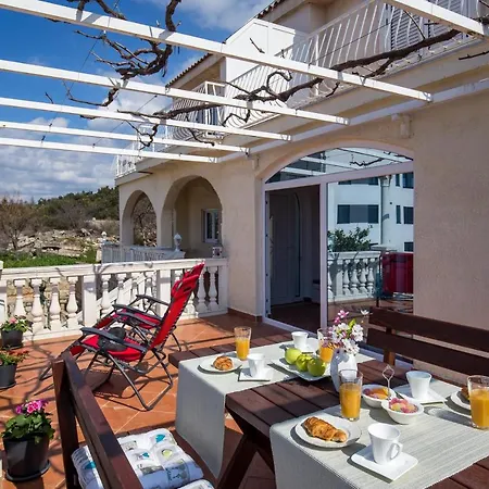 Supetar - Three Bedroom With Terrace And Partial Sea View 아파트