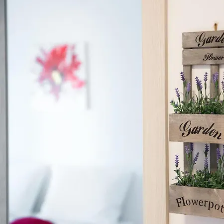 아파트 Supetar - Three Bedroom With Terrace And Partial Sea View 챠브타트