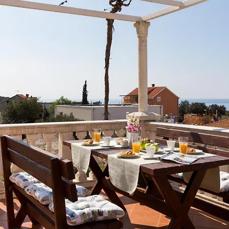 Supetar - Three Bedroom With Terrace And Partial Sea View 챠브타트