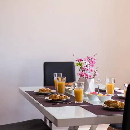 Supetar - Three Bedroom With Terrace And Partial Sea View 아파트 챠브타트