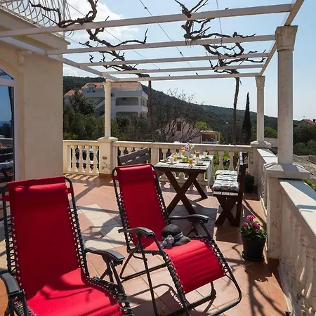 Supetar - Three Bedroom With Terrace And Partial Sea View