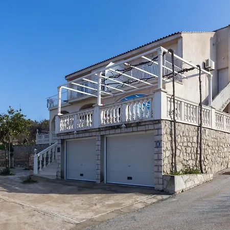 Supetar - Three Bedroom With Terrace And Partial Sea View 챠브타트