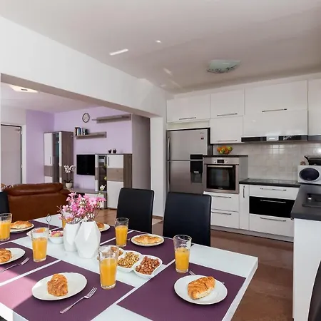 Supetar - Three Bedroom With Terrace And Partial Sea View